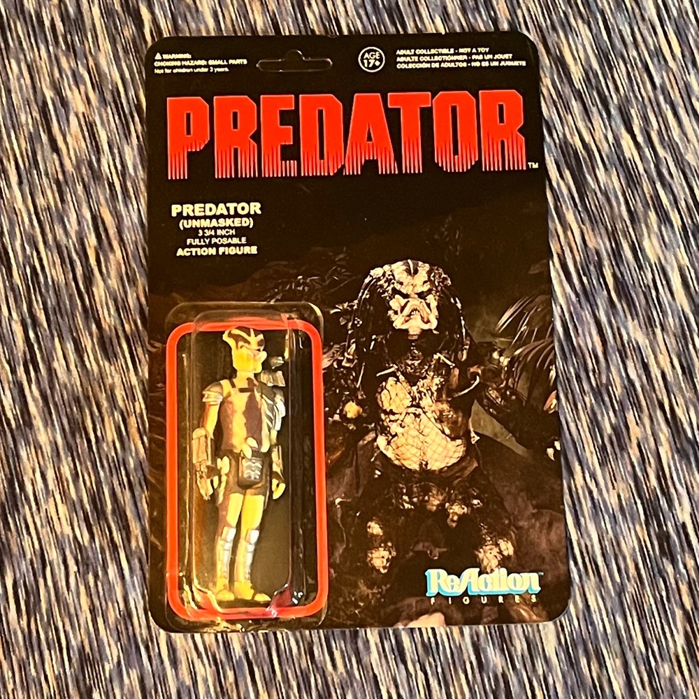 ReAction Figurine Unmasked Predator 3 3/4 inch fully posable action figure.
